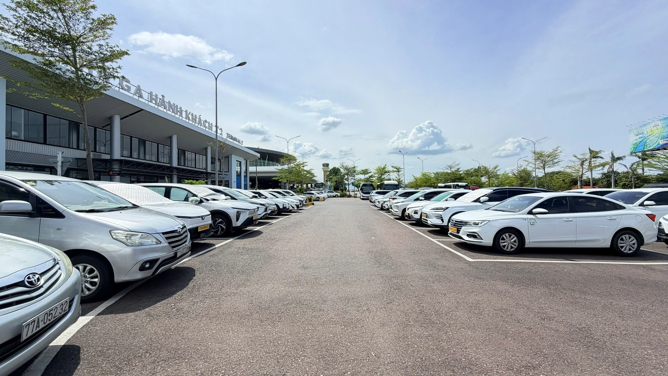 Khu vực đón xe sân bay