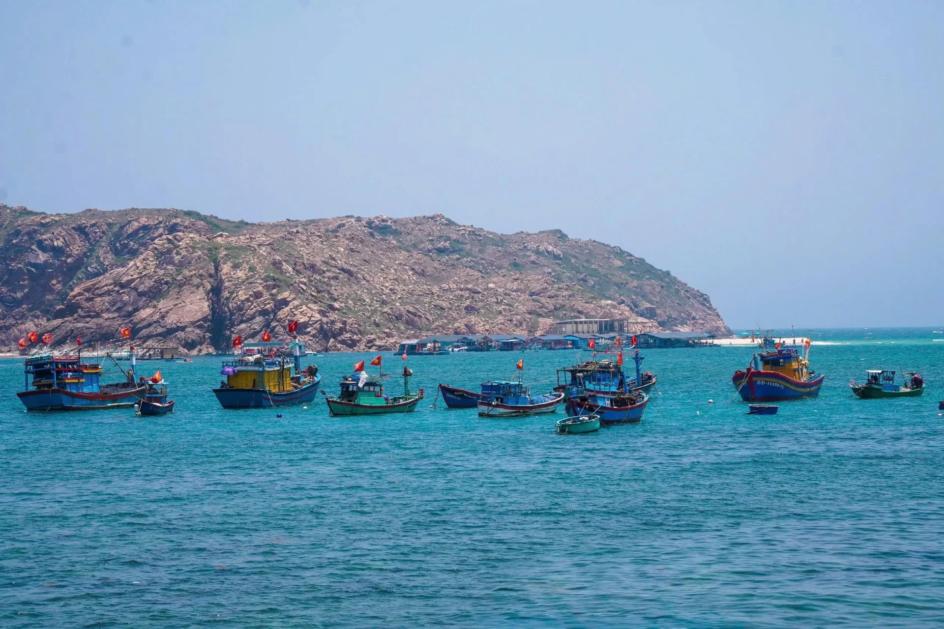 Bãi biển tại làng chài Quy Nhơn